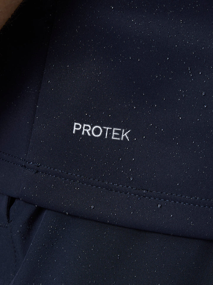 Close-up of navy Club 1/2 Zip Gilet fabric with ProTek water resistant finish and droplets