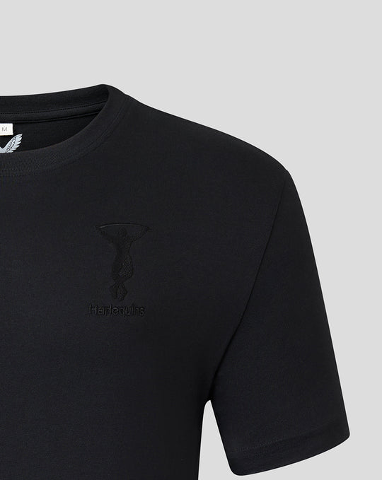 Left chest close up showing tonal embroidered Castore logo on black T shirt